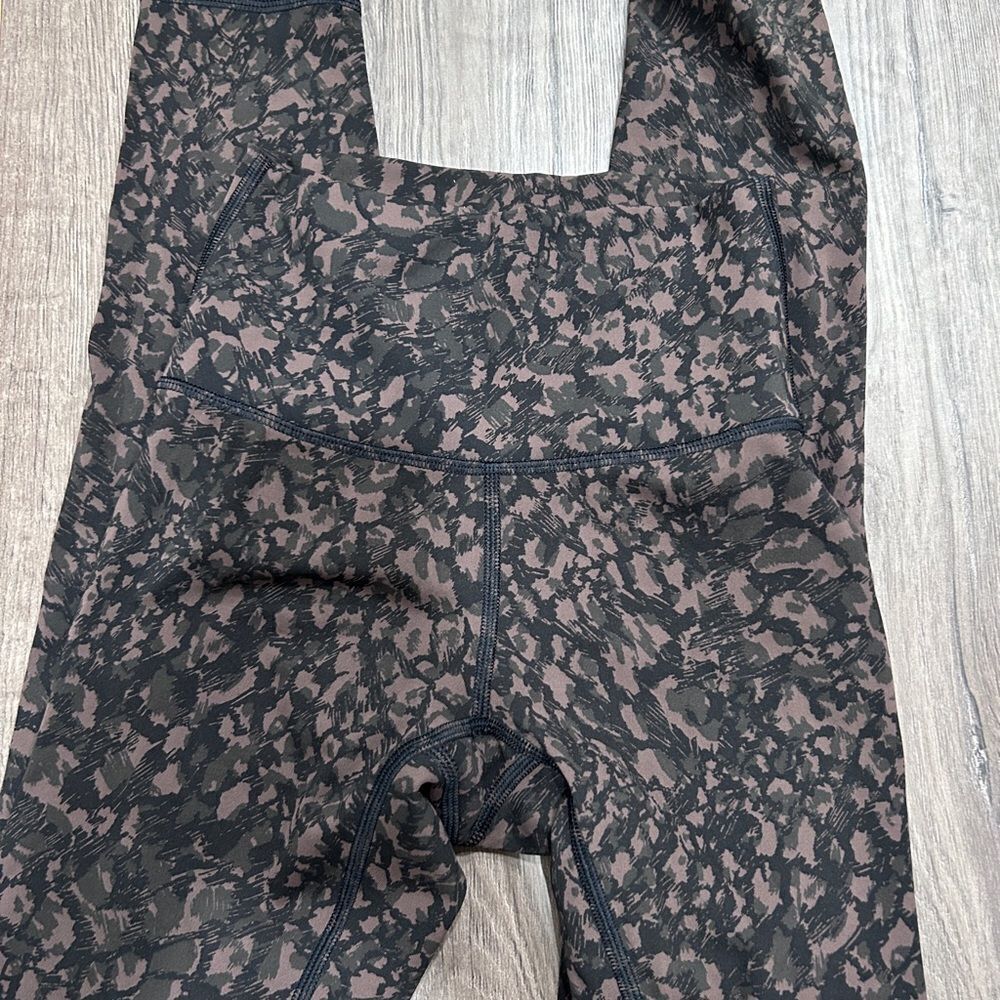 Lululemon Wunder Under High Rise 25” - Picture 2 of 3